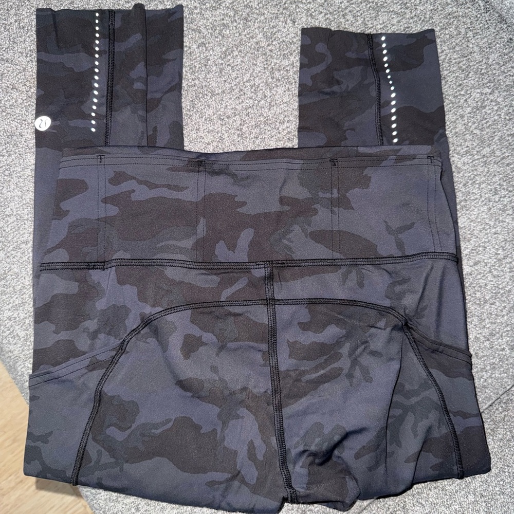 Lululemon Fast and Free Crop II 19" *Nulux
Incognito Camo Multi Grey Size 6 - Picture 6 of 8